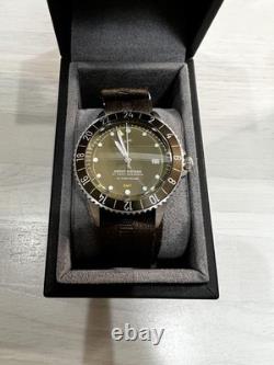 About the Vintage 1954 GMT Limited Watch Wristwatch Quarts used in japan