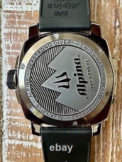 Alpina Seastrong Diver GMT Quartz Grey Dial Men's Watch 44mm AL-247LGBRG4TV6