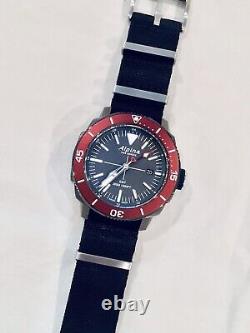 Alpina Seastrong Diver GMT Swiss Movement Grey Dial Men's Dive Watch