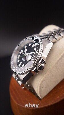 Bruce Wayne GMT 40mm Custom Sub Date Mod Watch Micro adjustment bracelet