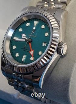 Facet GMT master mens watch with beveled bezel