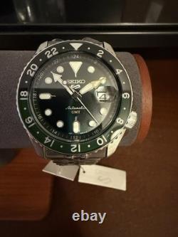 New Seiko 5 Sports SKX Sports GMT Green Dial Stainless Steel Watch SSK035