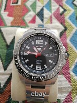 SEIKO 5 Automatic GMT World City Time Day Date Watch Black Dial