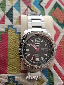 SEIKO 5 Automatic GMT World City Time Day Date Watch Black Dial