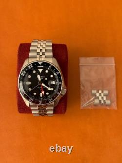 Seiko 5 Men's Sports Automatic GMT Black Silver Bezel SSK001