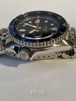 Seiko 5 Sports GMT Series 42.5mm Men's Watch Blue Dial + 2 Free Straps