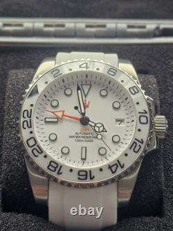 The World Traveller GMT Analog Watch Men's