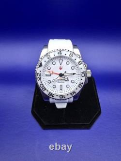 The World Traveller GMT Analog Watch Men's