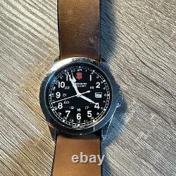 Victorinox SWISS ARMY Men Quartz GMT, 4 HANDER Brown Leather Strap. RARE