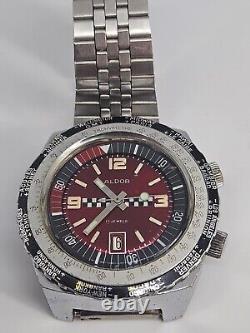 Vintage 1970s Men's Aldor GMT World Time 17 Jewels Date Red Dial 42mm Watch