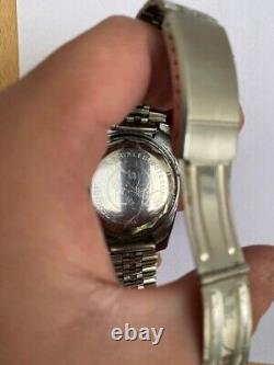 Vintage 1970s Men's Aldor GMT World Time 17 Jewels Date Red Dial 42mm Watch